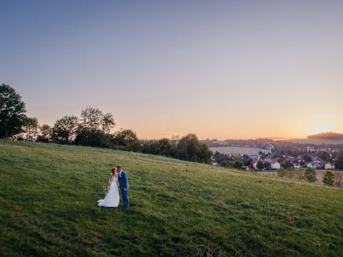 Brautpaar Linda und Robert bei einer Hochzeitsreportage am Beckenberg