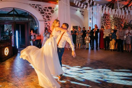 Hochzeitsfeier von Sandra und Andy mit ihren Gästen