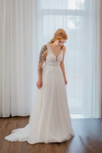 098_HZ-LindaRobert_GettingReady_DSC08147_20250906-2