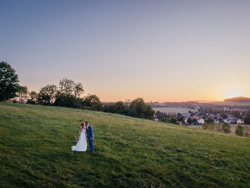 Brautpaar Linda und Robert bei einer Hochzeitsreportage am Beckenberg